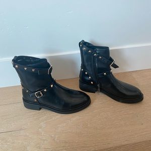 Valentino Rockstud booties brand new, never worn